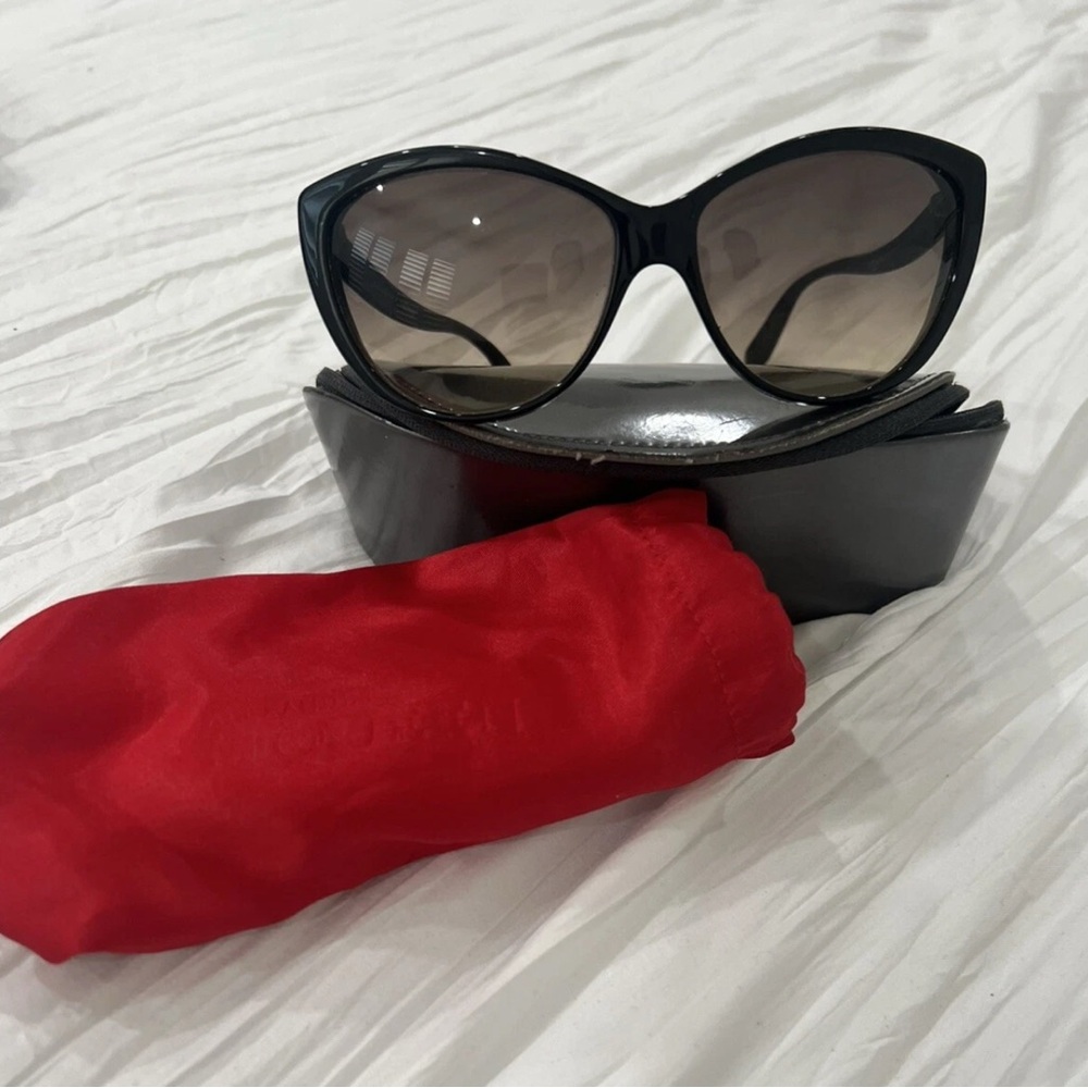 Alexander McQueen Black Cat-Eye Sunglasses